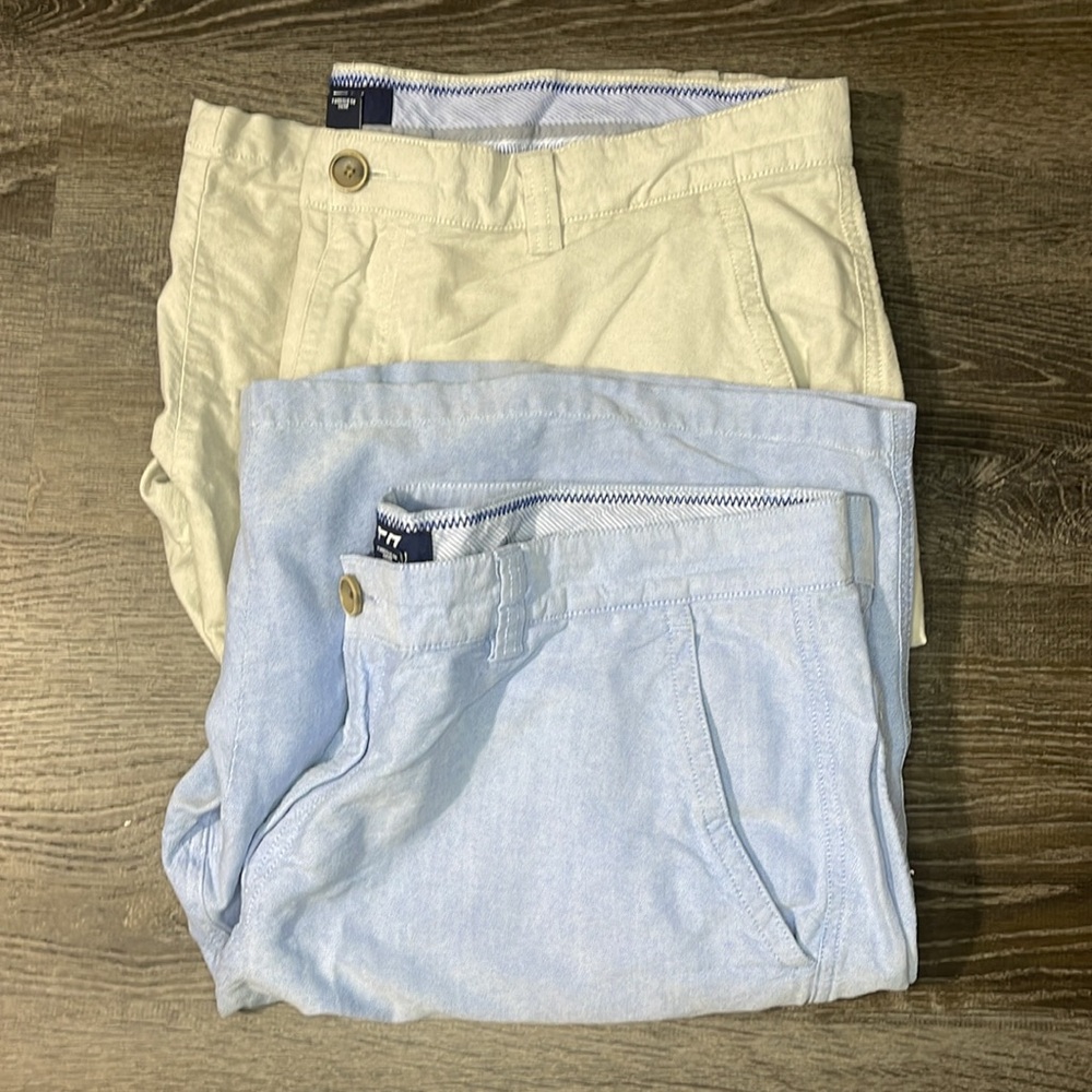 TWO PAIR OF Cutter & Buck Men’s Cotton Shorts Beige and Light Blue‎ Size 40T